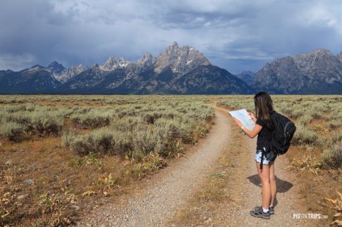 Girl reading map in Grand Teton National Park - Pix on Trips