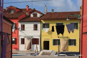 Colorful Buildings in Burano Italy - Pix on Trips