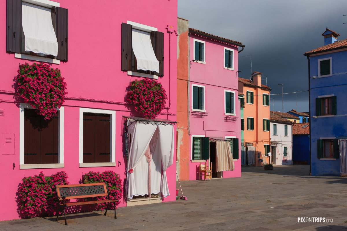 Colorful Buildings in Burano Italy - Pix on Trips