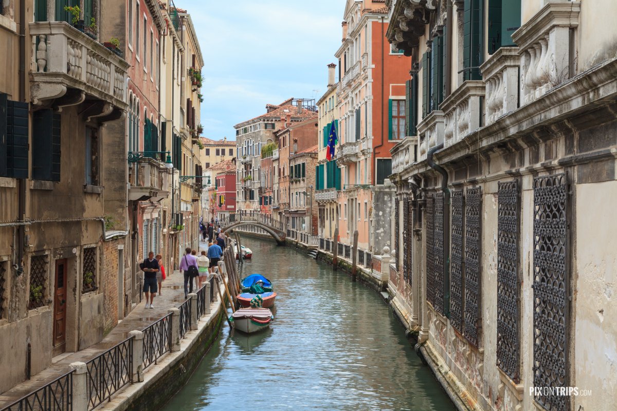 Canal and street of Venice - Pix on Trips