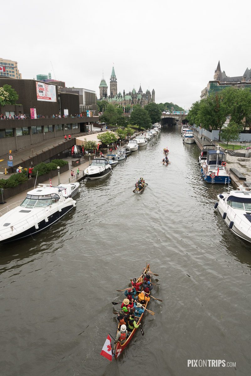 People come into downtown Ottawa by canoes - Pix on Trips
