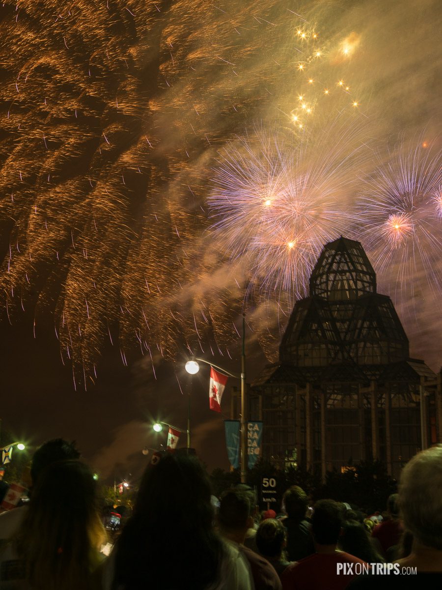 Firework show from behind the National Gallery of Canada as Canada celebrates its 150th birthday - Pix on Trips
