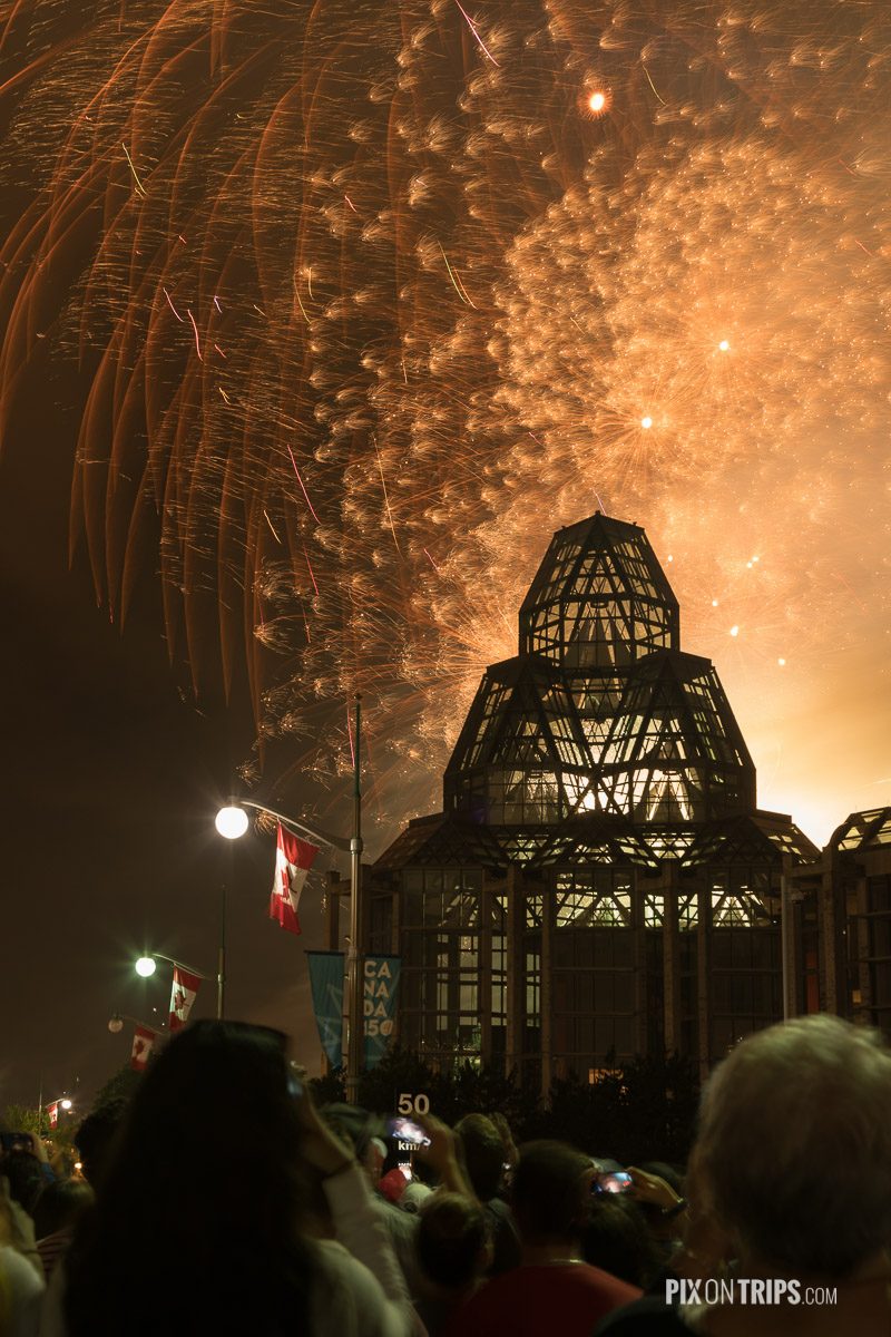 Firework show from behind the National Gallery of Canada as Canada celebrates its 150th birthday - Pix on Trips